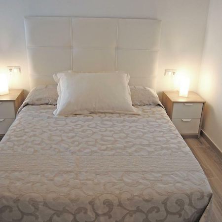 Recently Refurbished Apartment With Sea Views. ฟูเอนฮิโรลา ภายนอก รูปภาพ