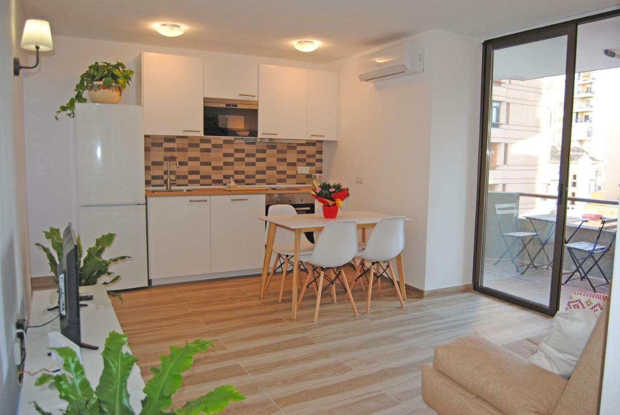 Recently Refurbished Apartment With Sea Views. ฟูเอนฮิโรลา ภายนอก รูปภาพ