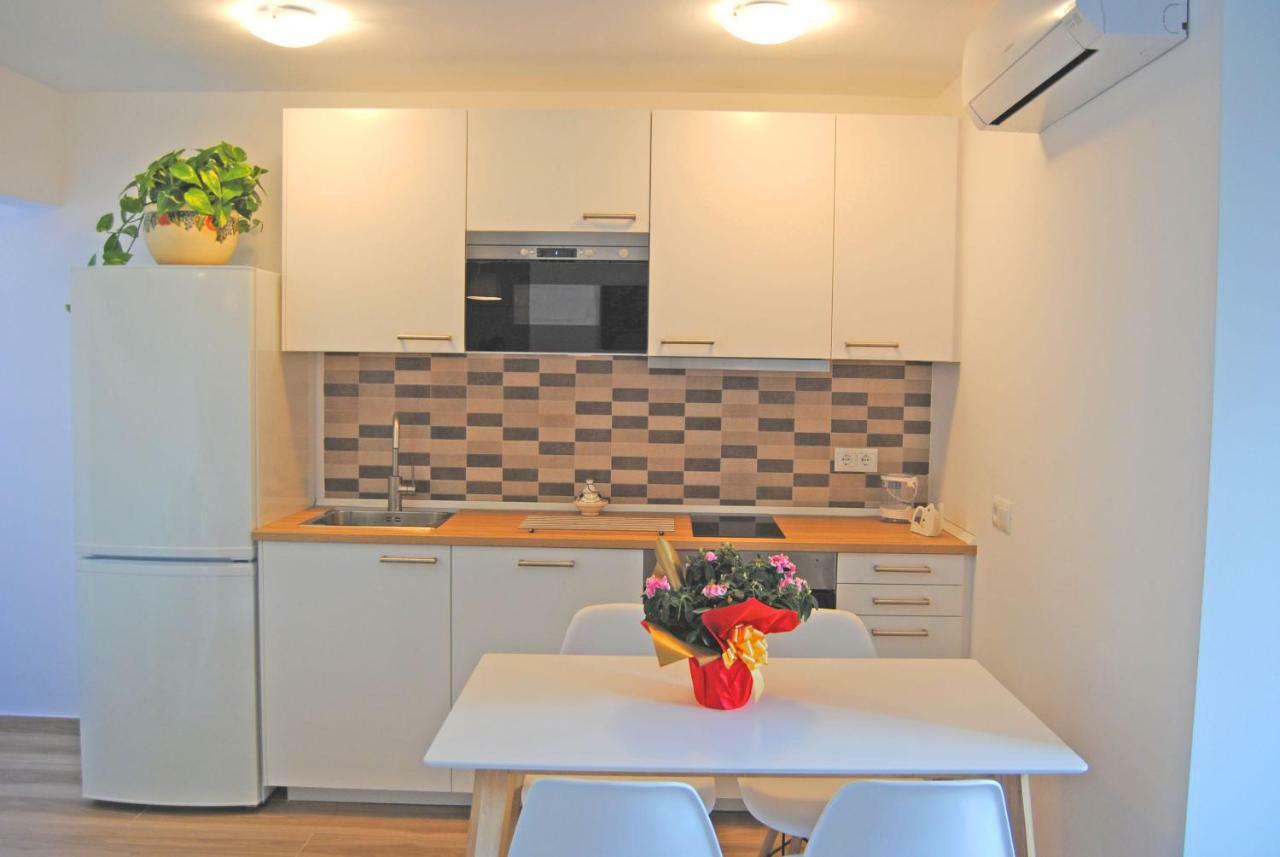 Recently Refurbished Apartment With Sea Views. ฟูเอนฮิโรลา ภายนอก รูปภาพ